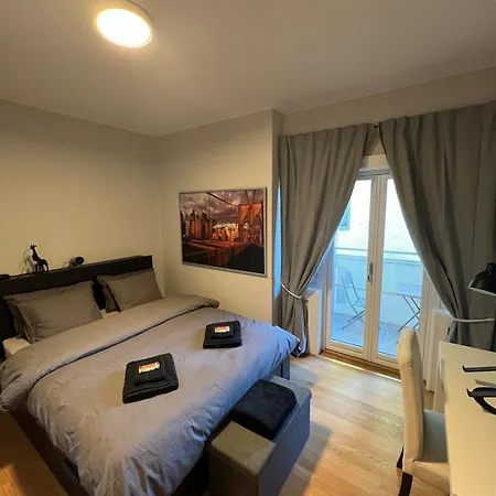 Majorstuen Quiet Courtyard Sunny Balconies Bogstadveien Topp Location! شقة